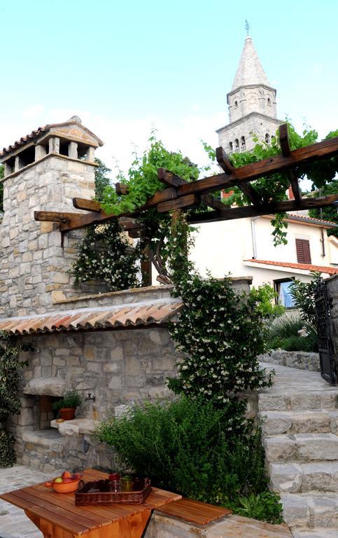 Holiday Homes Poli Svetega Antona Gracisce Exterior photo